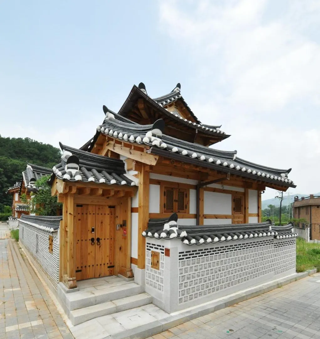 Lodge Chaehyodang Hanok Stay Seoul South Korea